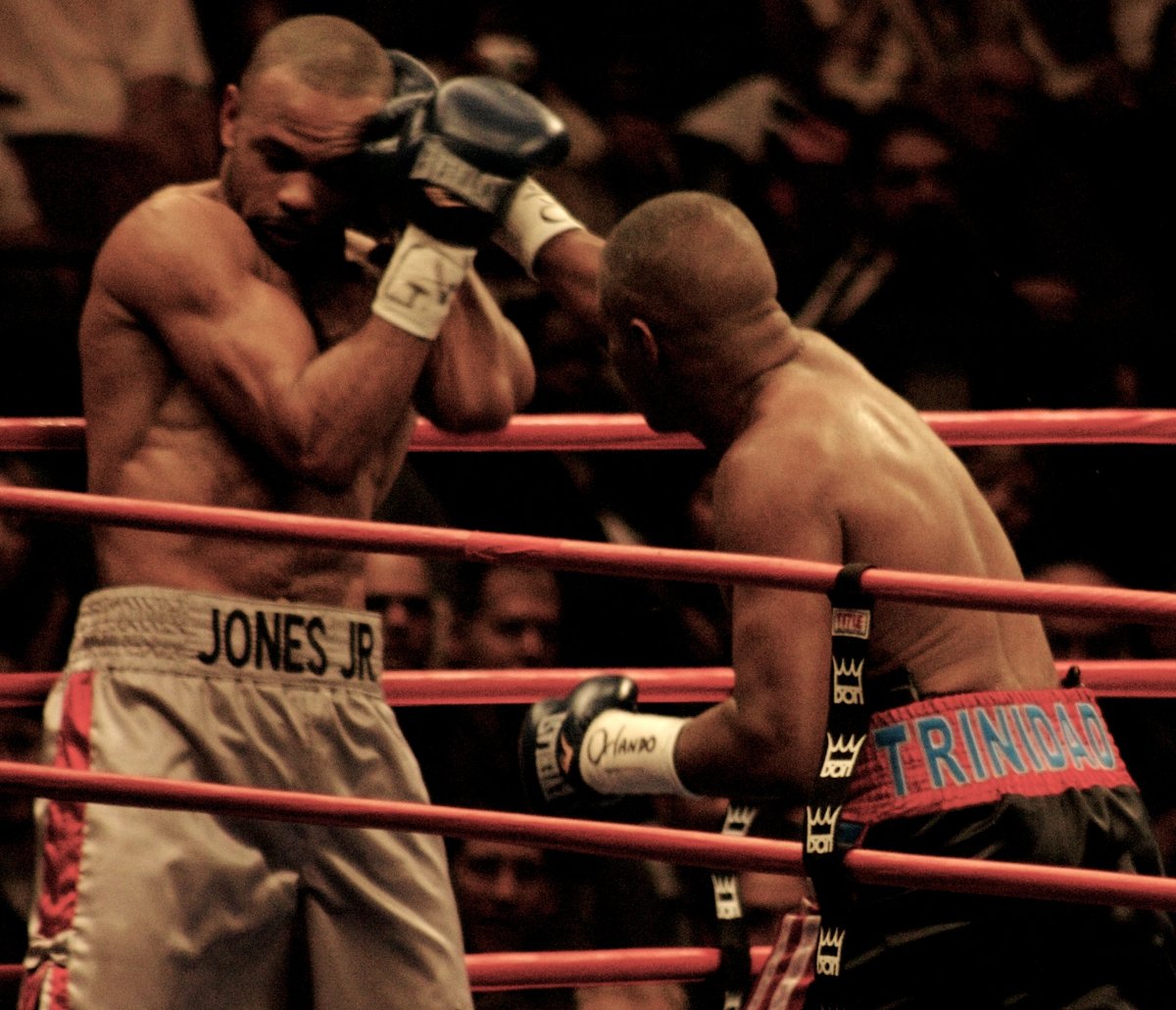 Boxing fight action - Roy Jones Jr. vs Felix Trinidad