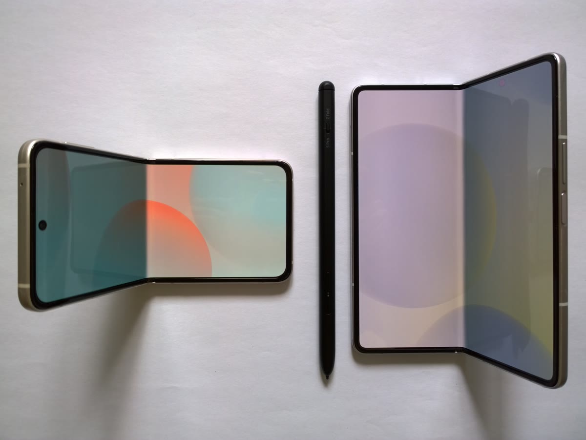Samsung Galaxy Z Flip and Galaxy Z Fold foldable smartphones displayed side by side