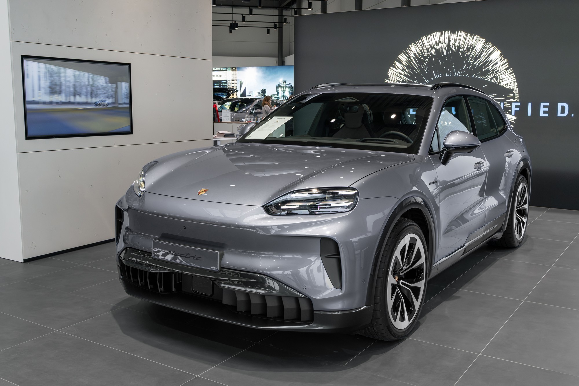 Porsche Cayenne Electric production SUV (2026)