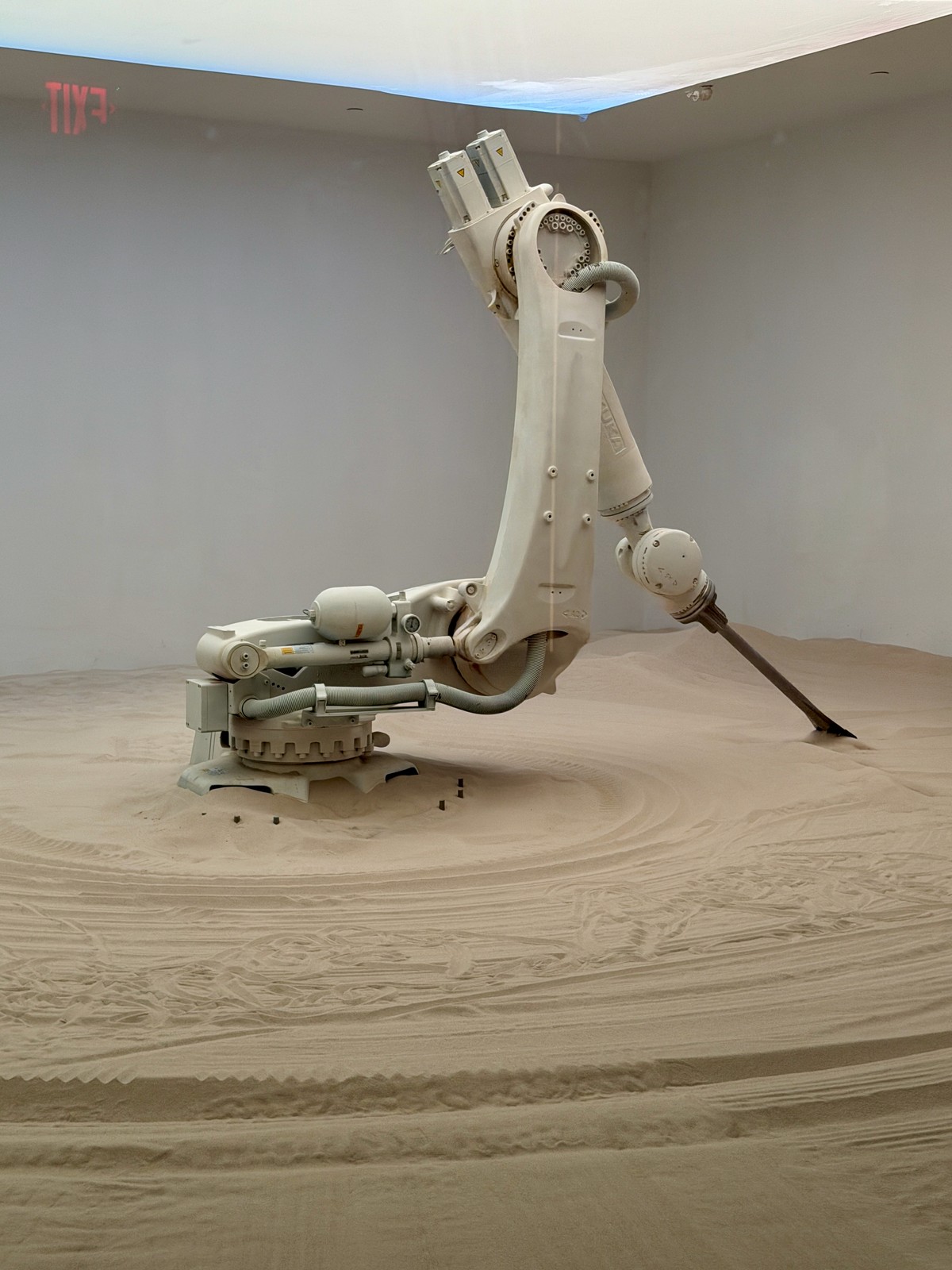 Industrial robotic arm performing a painting, symbol of automation