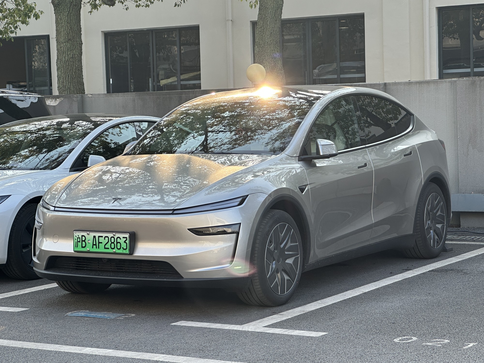 Tesla Model Y L three-row six-seat electric SUV