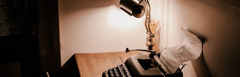 Vintage typewriter, symbolizing writing authenticity in the age of AI