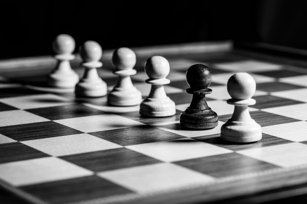 Black and white chess pawns