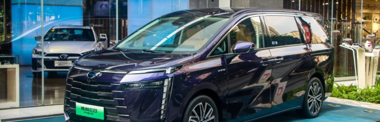 GAC E8 HEV hybrid MPV