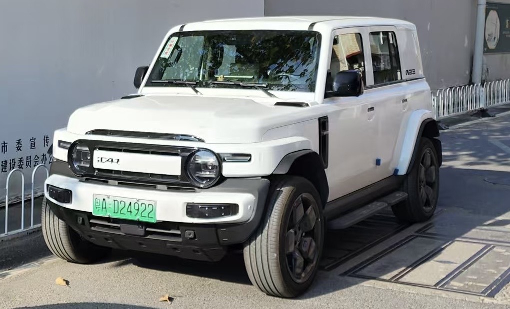 iCaur V23 compact electric SUV