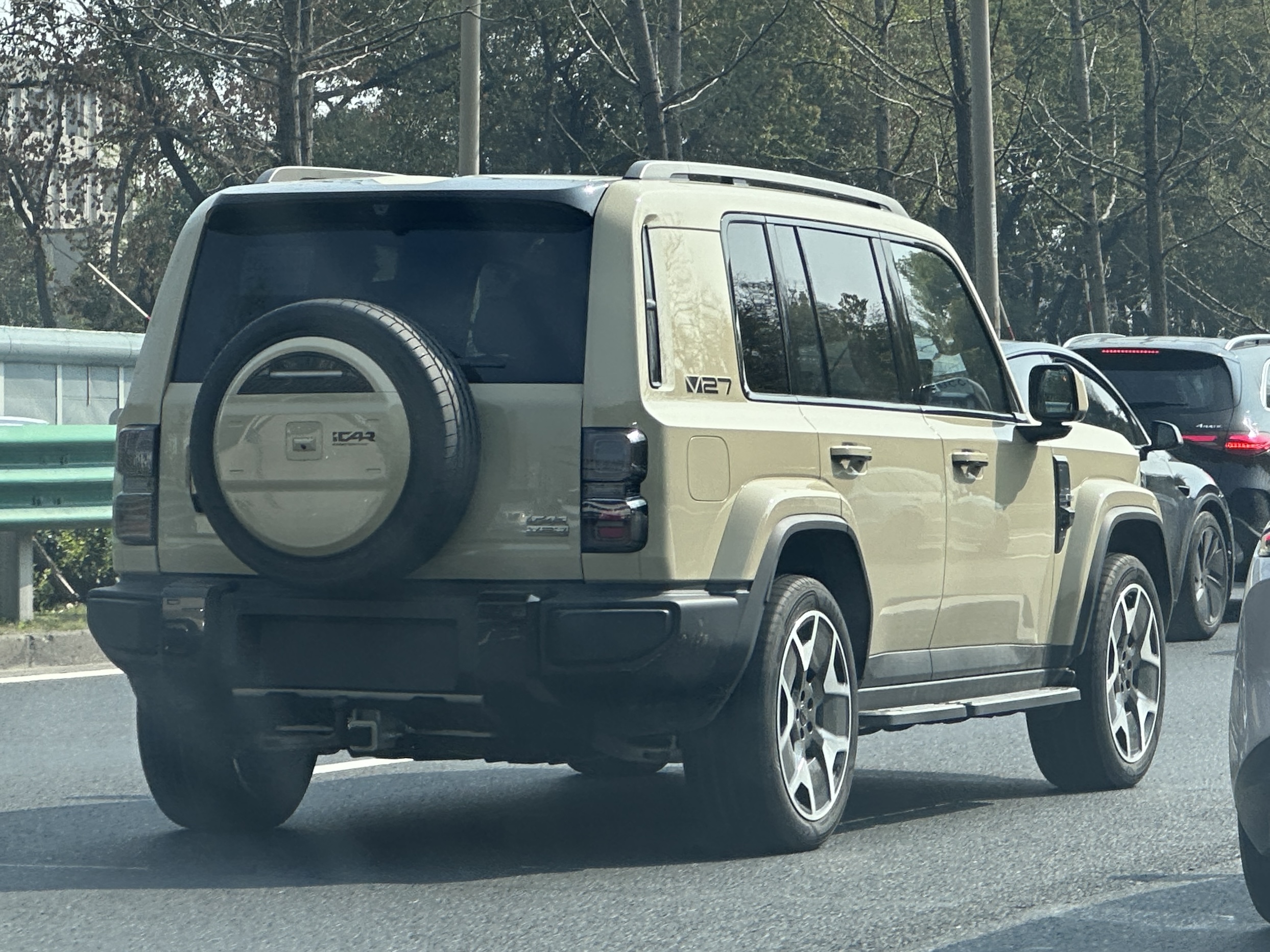 iCaur V27 range-extended electric SUV