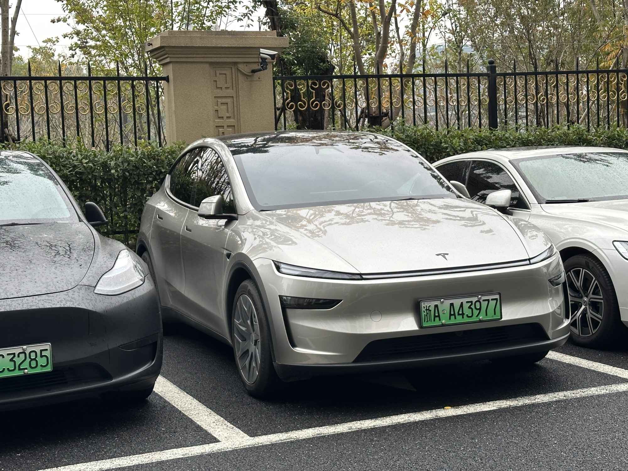 Tesla Model Y L three-row six-seat electric SUV